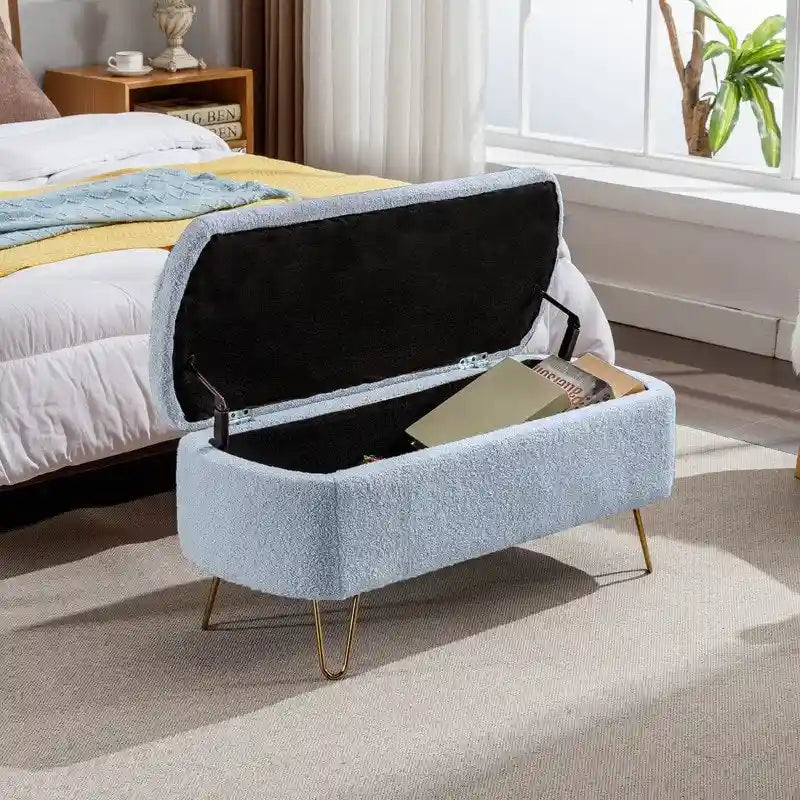 39 Stauraumbank aus weißem Bouclé für Wohn- und Schlafzimmer, Stauraumbank aus Sherpa-Stoff mit Fußablage fürs Schlafzimmer, oval, mit goldenen Beinen