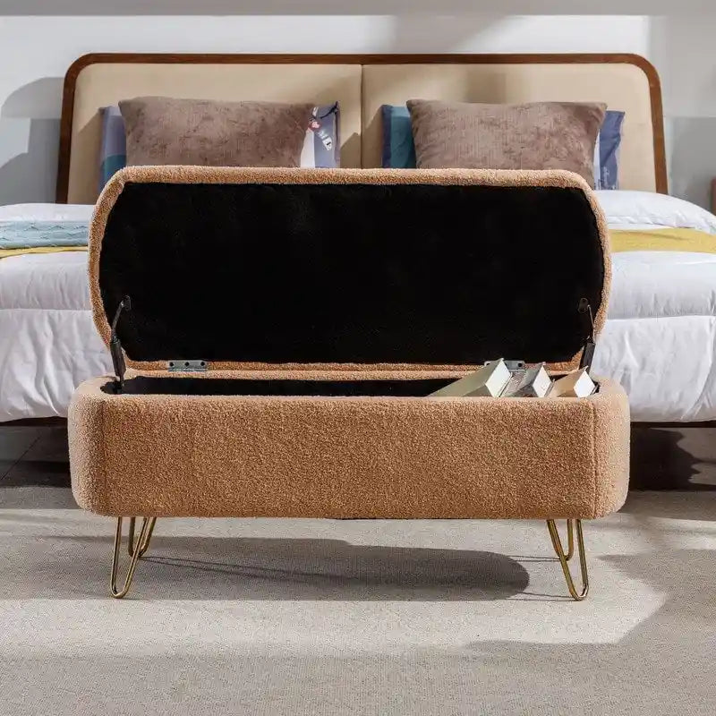 39 Stauraumbank aus weißem Bouclé für Wohn- und Schlafzimmer, Stauraumbank aus Sherpa-Stoff mit Fußablage fürs Schlafzimmer, oval, mit goldenen Beinen