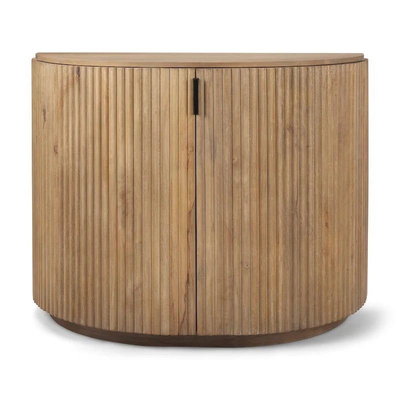 Akzentschrank aus hellbraunem Massivholz