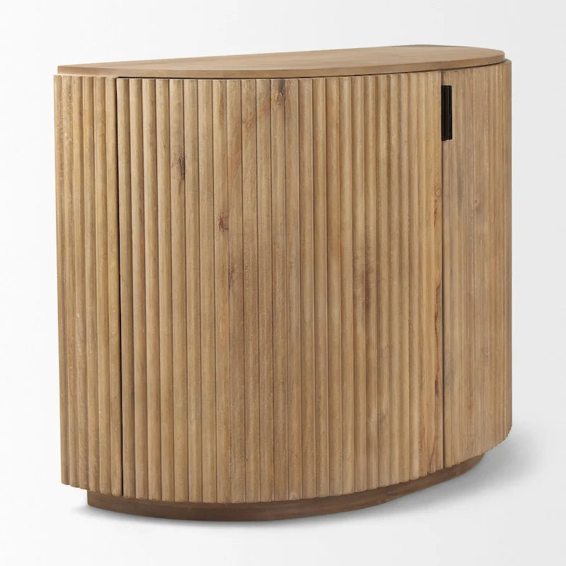 Akzentschrank aus hellbraunem Massivholz