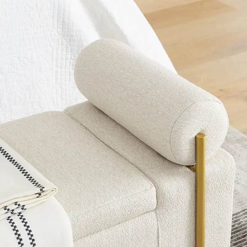 Elegante gepolsterte Stauraumbank aus Leinen mit zylindrischen Armlehnen und Eisenbeinen für Flur, Wohn- oder Schlafzimmer, Beige