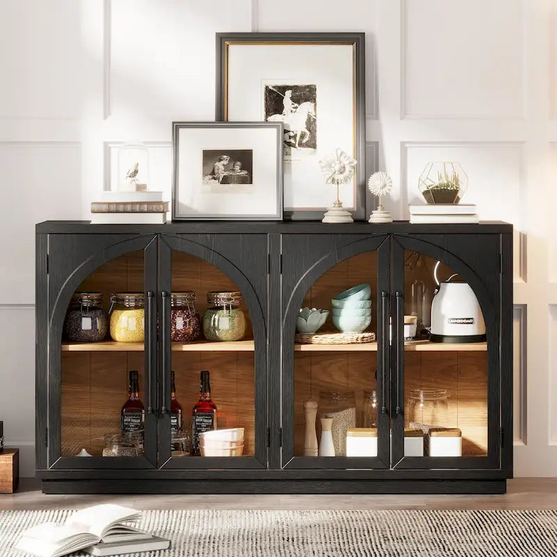 Sideboard mit Metallgriffen und verstellbaren Regalböden