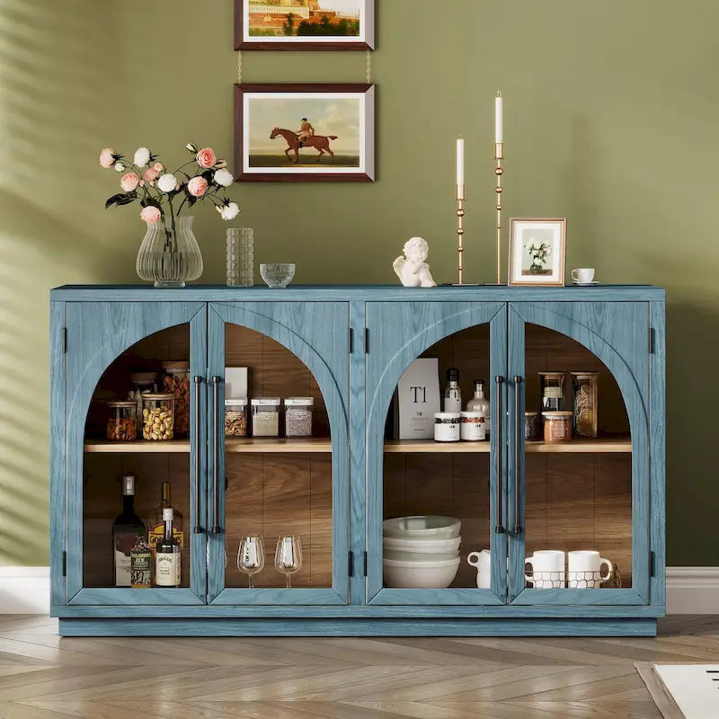Sideboard mit Metallgriffen und verstellbaren Regalböden