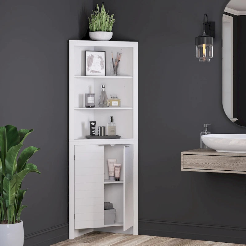 Hoher Badezimmereckschrank mit offenen Regalen